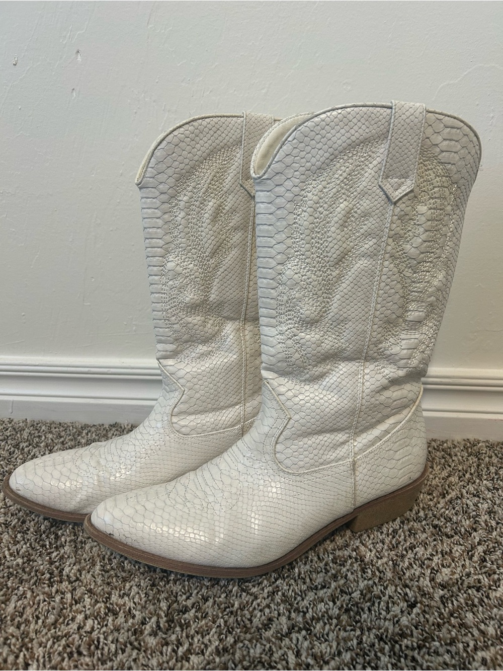 White Snakeskin-Texture Western Boots - Size 10 Womens